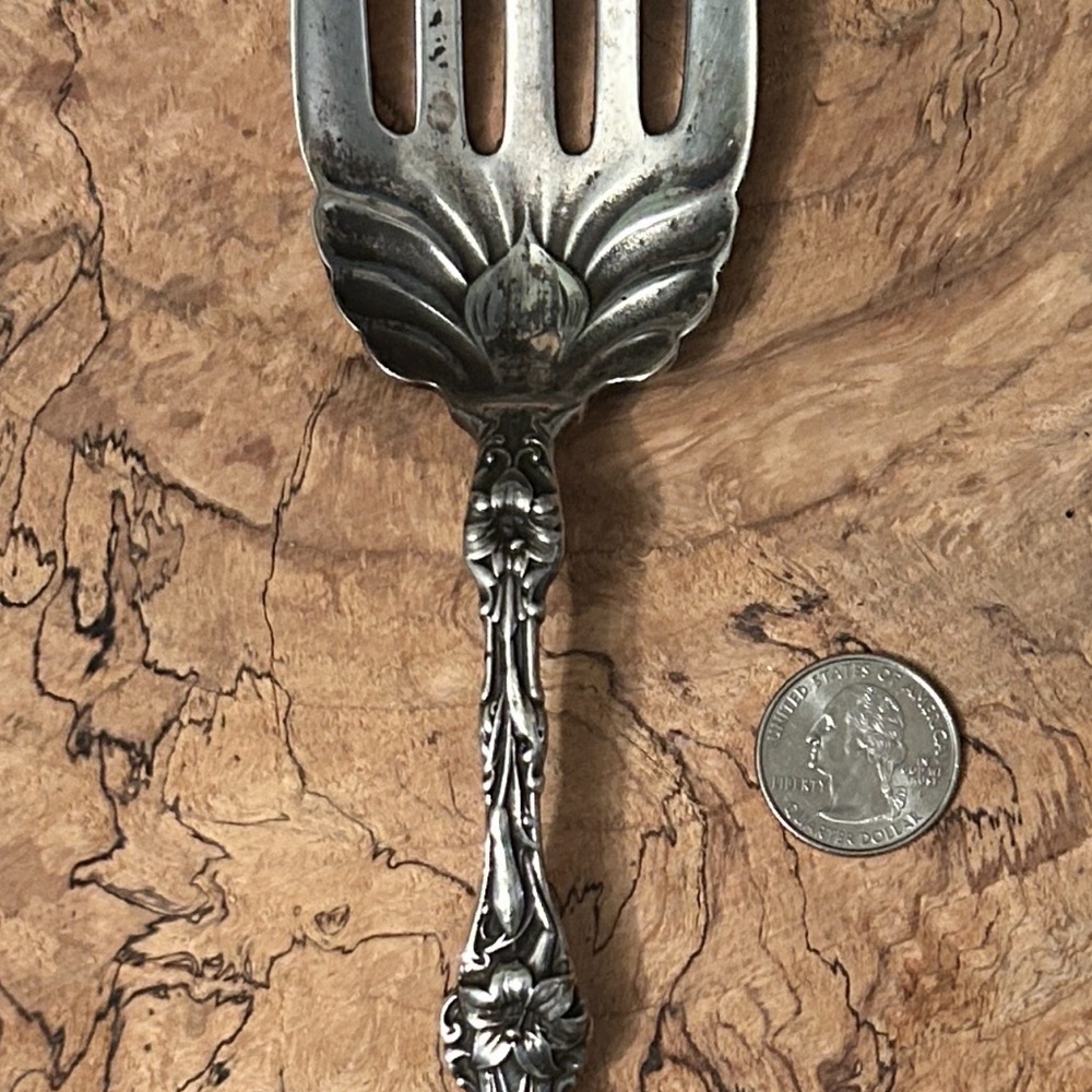Elegant huge Sterling Silver serving Fork 127 grams Thick and beefy meat fork.